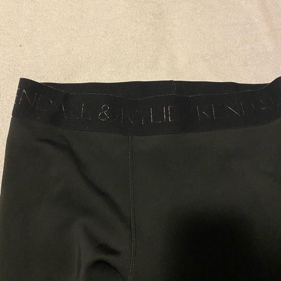 🔥HOT🔥Kendall&Kylie Amazing Black Leggings - Picture 3 of 4